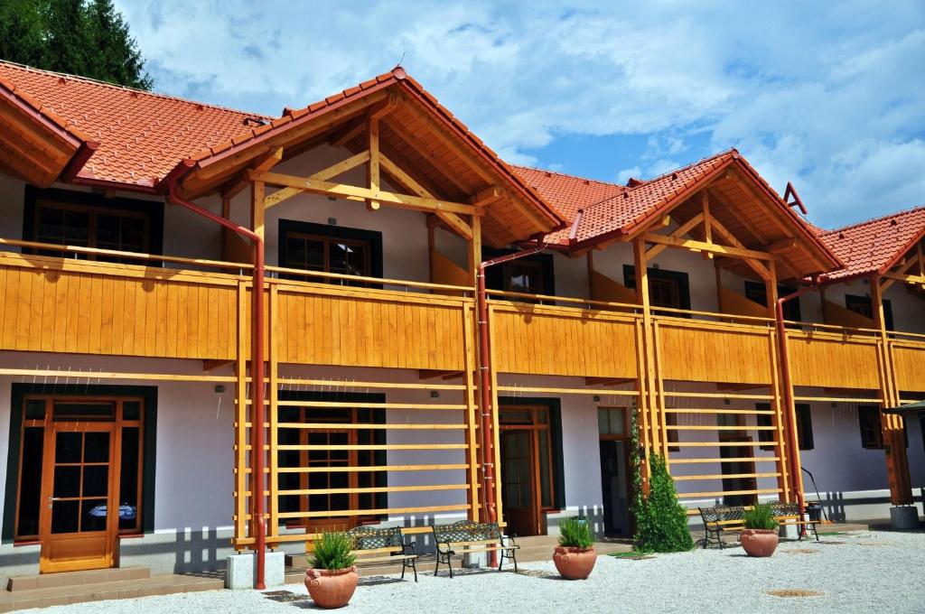 Budova, kde se hotel nachází