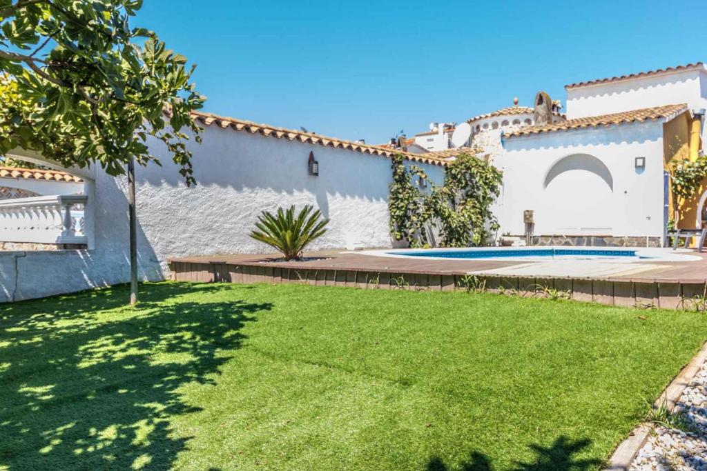 Fotografia z galérie ubytovania Empurialola -Casa con piscina en Empuriabrava-148 v destinácii Empuriabrava