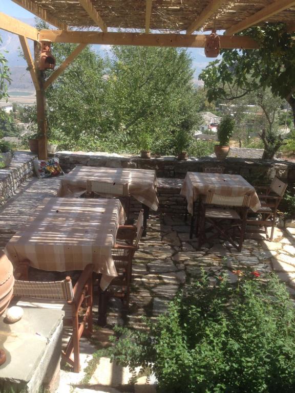Imagen de la galería de Konaku Guest house, en Gjirokastra
