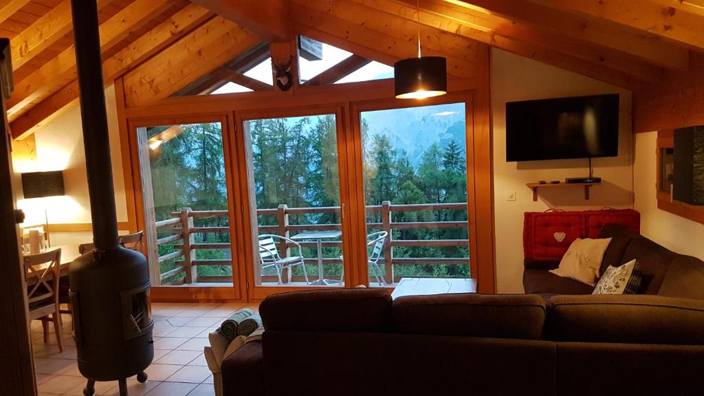 Istumisnurk majutusasutuses Chalet Chaperon Rouge