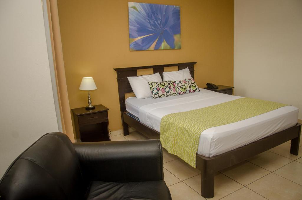 Postel nebo postele na pokoji v ubytování Hotel Residencial Cervantes