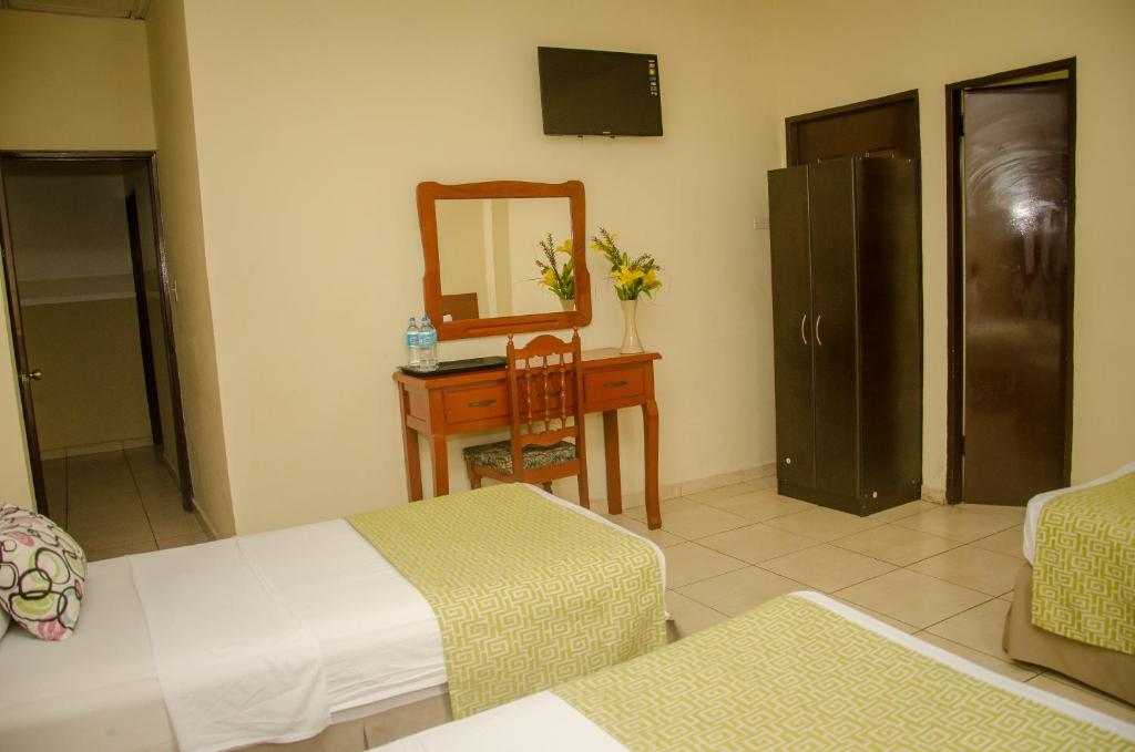 Postel nebo postele na pokoji v ubytování Hotel Residencial Cervantes