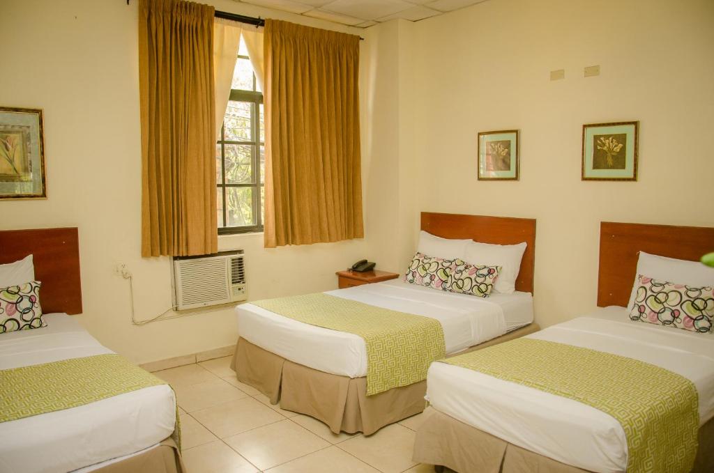 Postel nebo postele na pokoji v ubytování Hotel Residencial Cervantes