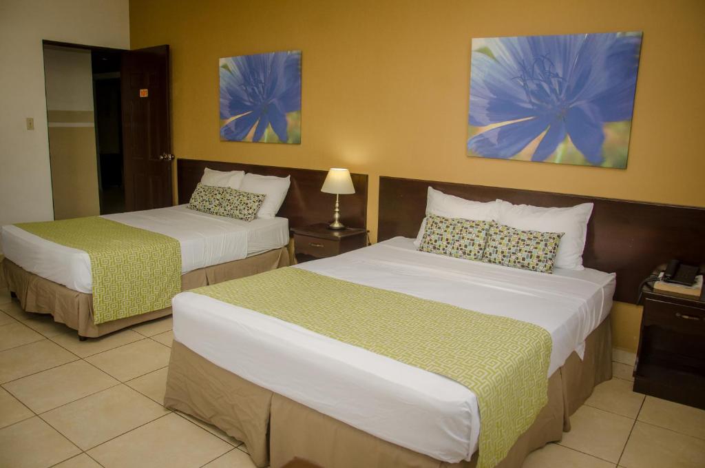 Postel nebo postele na pokoji v ubytování Hotel Residencial Cervantes