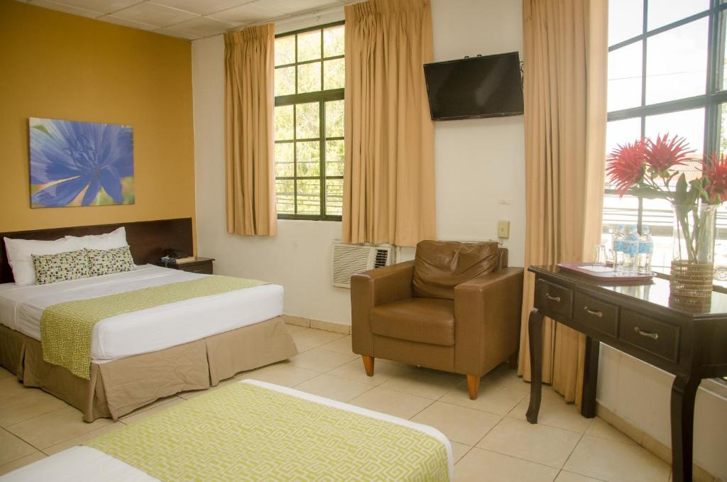 Postel nebo postele na pokoji v ubytování Hotel Residencial Cervantes