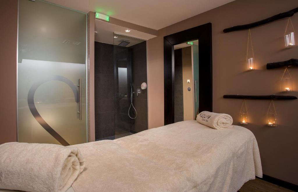 Uma cama ou camas num quarto em Pural - Wool Valley Hotel & SPA