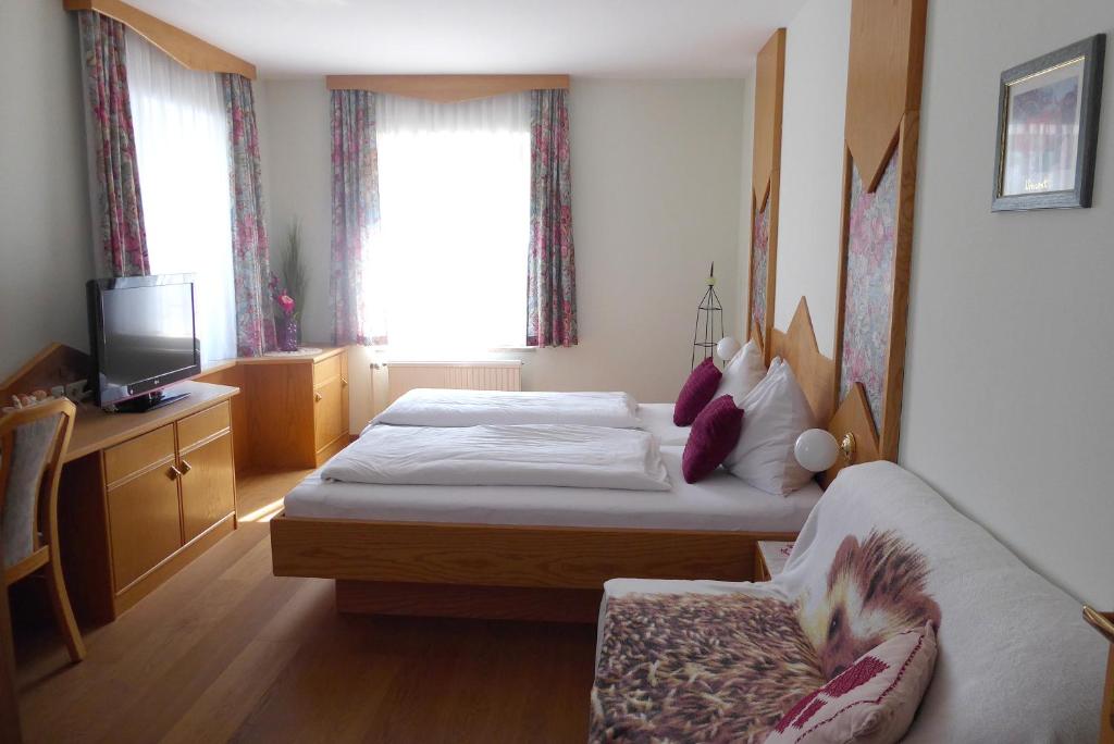 Postel nebo postele na pokoji v ubytování Landgasthof Buchner
