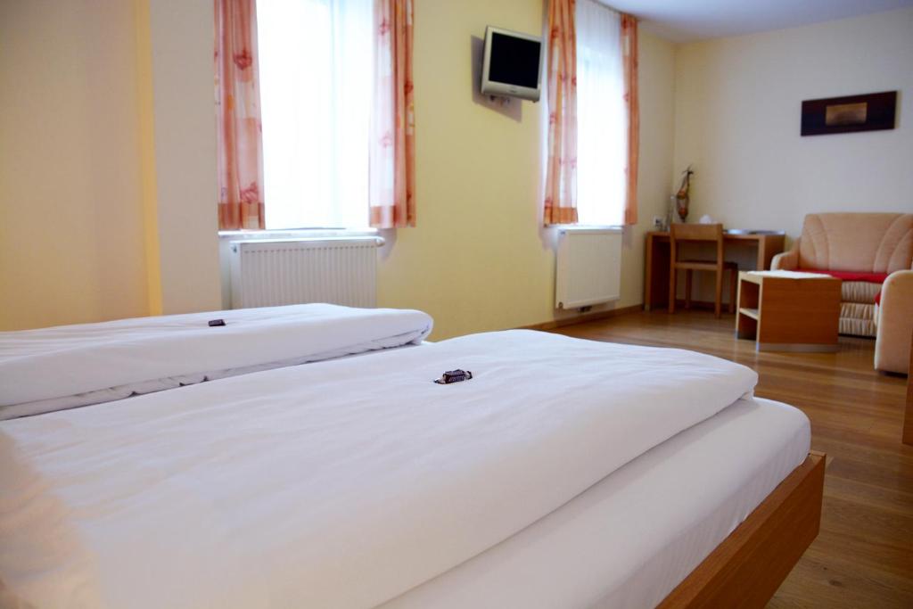 Postel nebo postele na pokoji v ubytování Landgasthof Buchner