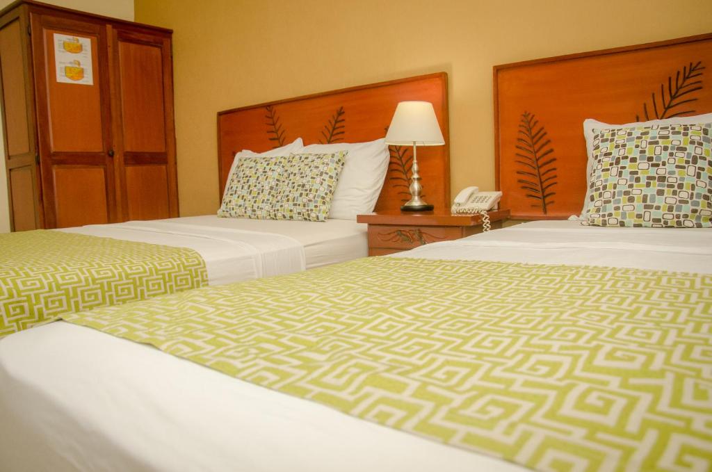 Postel nebo postele na pokoji v ubytování Hotel Residencial Cervantes