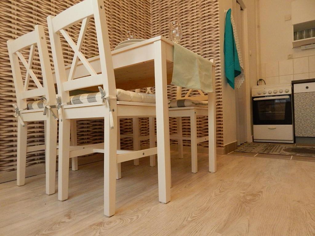 Kuchyň nebo kuchyňský kout v ubytování Ferencesek apartman