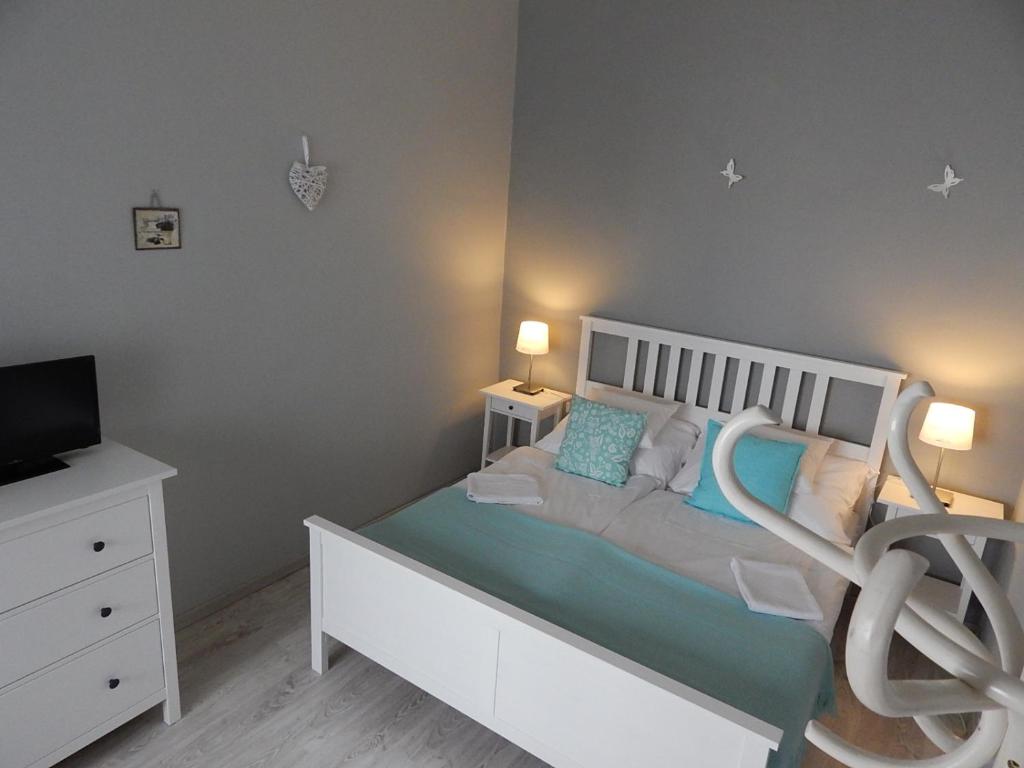 Postel nebo postele na pokoji v ubytování Ferencesek apartman