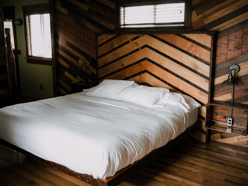 Postel nebo postele na pokoji v ubytování Pitchwood Inn