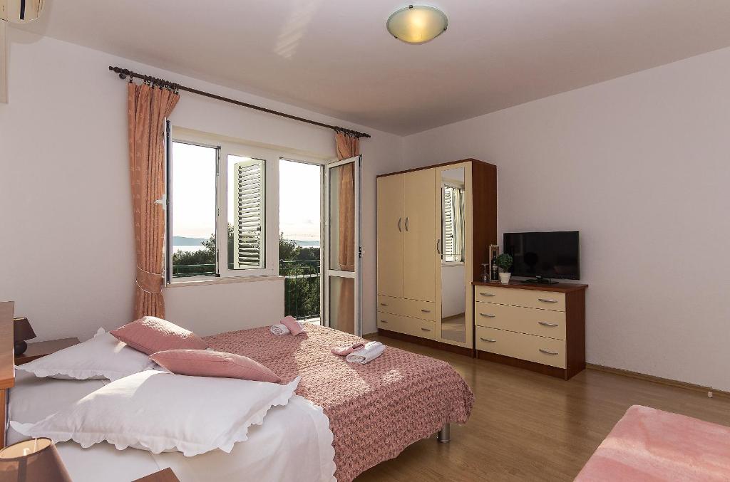 Postel nebo postele na pokoji v ubytování Apartment Lijana sea view