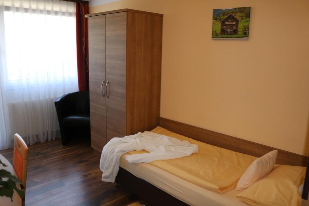 Postel nebo postele na pokoji v ubytování Hotel Brigitte