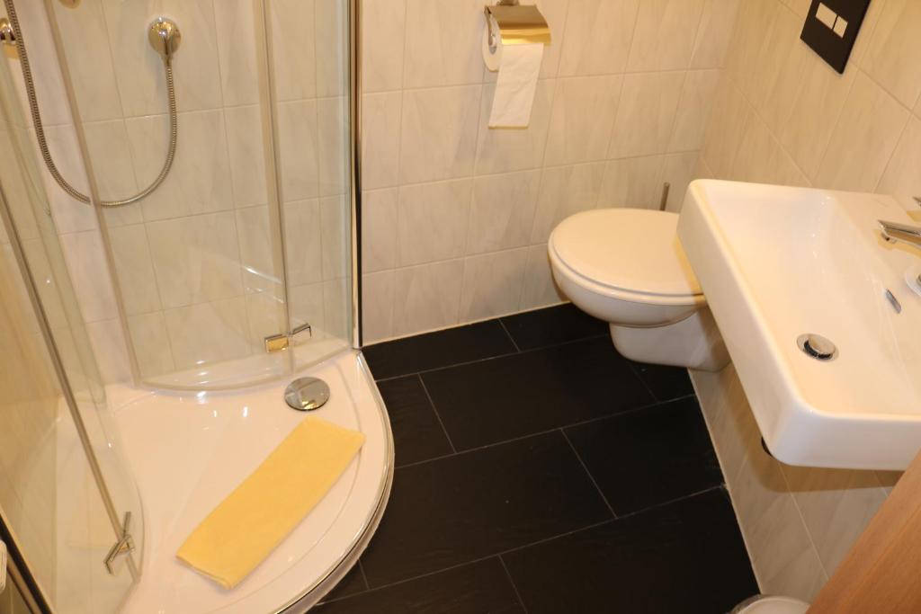 Koupelna v ubytování Hotel Brigitte