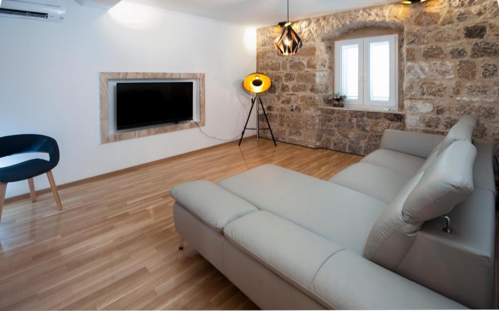 a living room with a couch and a tv at Apartment Antea in Sinj
