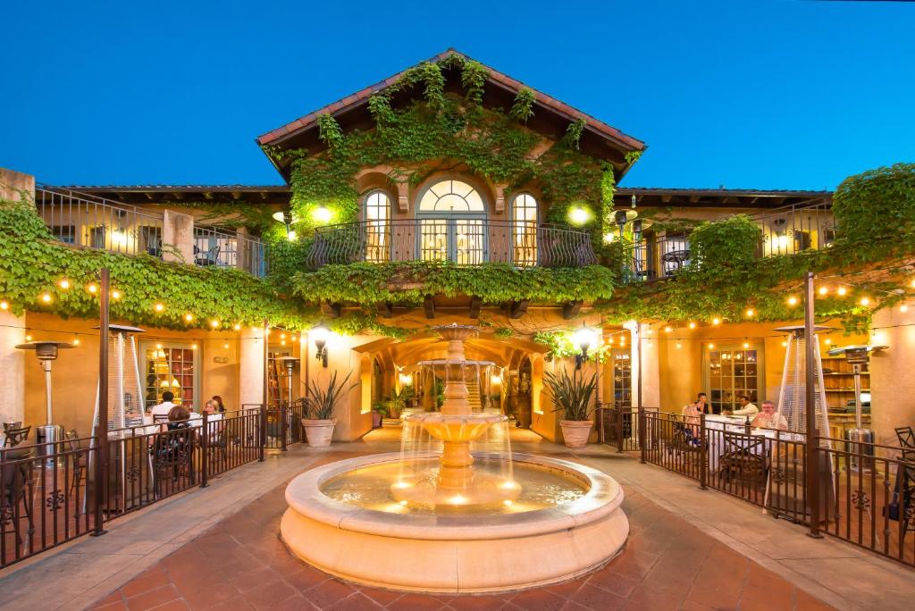 a courtyard with a fountain in front of a building at Hotel Los Gatos in Los Gatos
