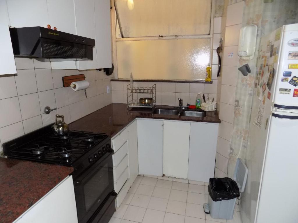 a small kitchen with a sink and a stove at Casa de Familia - Solo Para Mujeres *Woman ONLY* in Buenos Aires