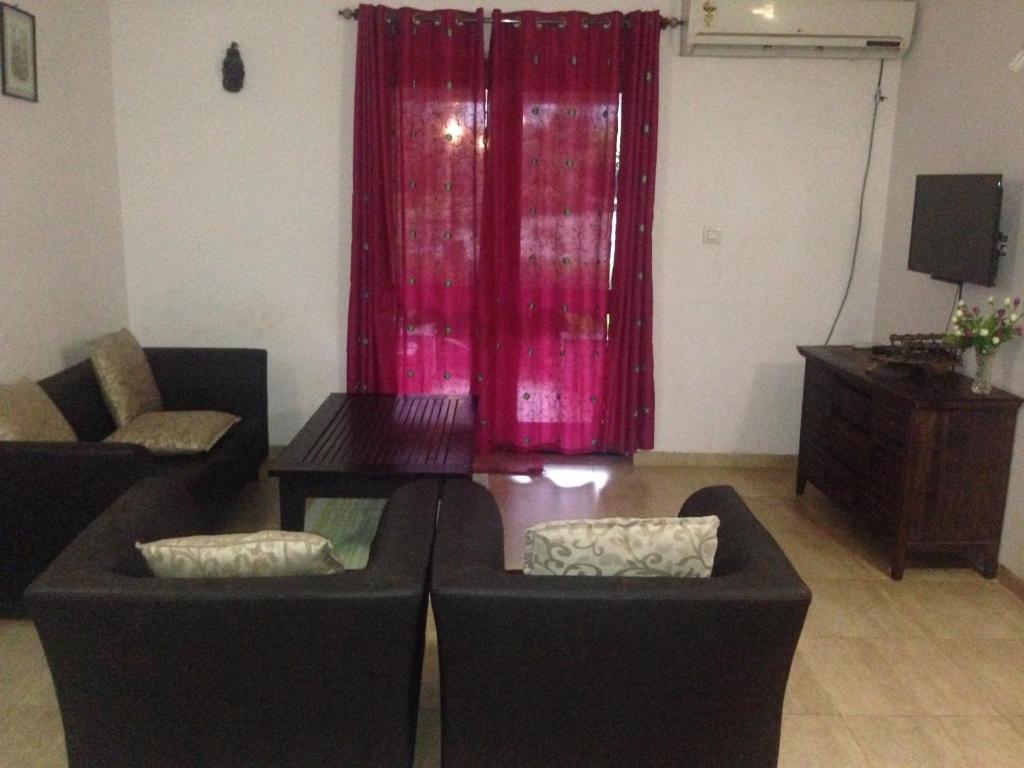 Pool and Garden Facing Apartment in Riviera Foothills Near Baga, Arpora - Apartamento - Planta Baja