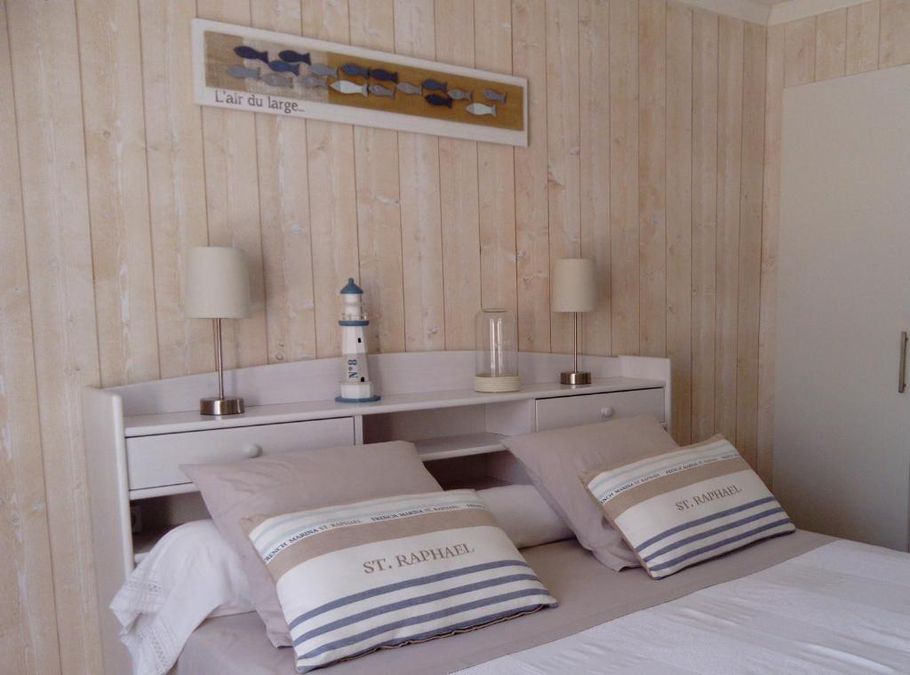 Postel nebo postele na pokoji v ubytování Chez Isabelle et Guy B&B