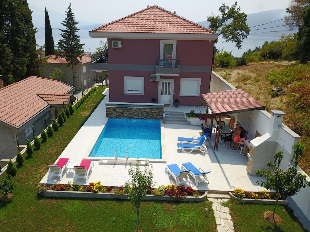 an aerial view of a house with a swimming pool at Apartments Gvozdenovic in Herceg-Novi