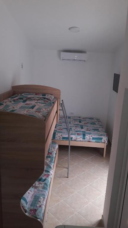 Krevet ili kreveti u jedinici u okviru objekta Apartmani "Ravić"