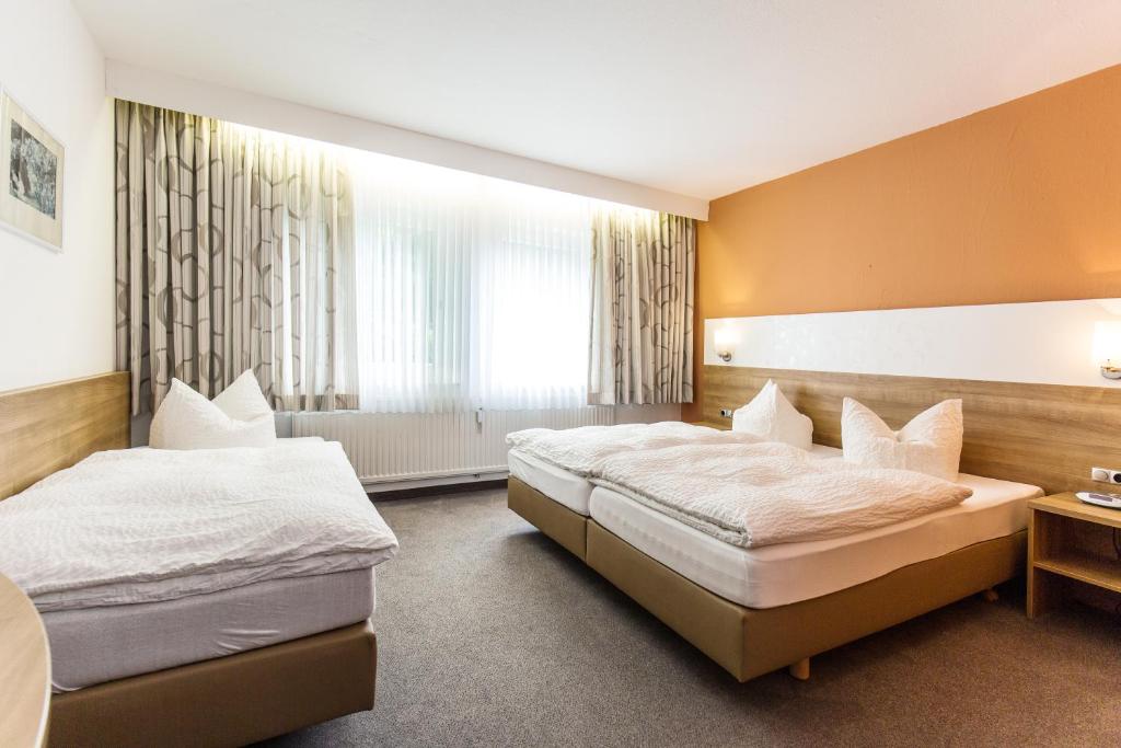 Postel nebo postele na pokoji v ubytování Hotel & Reitsportzentrum Kreuth