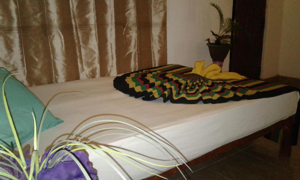Postel nebo postele na pokoji v ubytování River Retreat Sigiriya