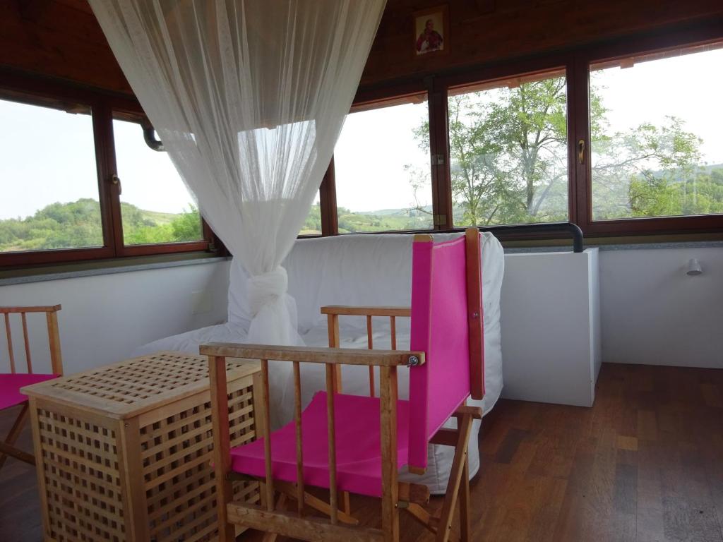 Posezení v ubytování Villa Architetti Piemonte, Entire Private Villa with Infinity Pool and Poolhouse, 5 bedroom, six bathroom perfect for families and friends