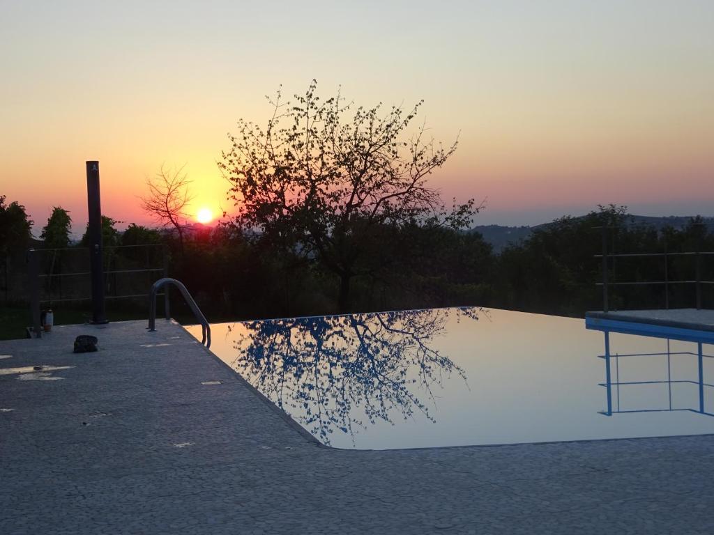 Bazén v ubytování Villa Architetti Piemonte, Entire Private Villa with Infinity Pool and Poolhouse, 5 bedroom, six bathroom perfect for families and friends nebo v jeho okolí