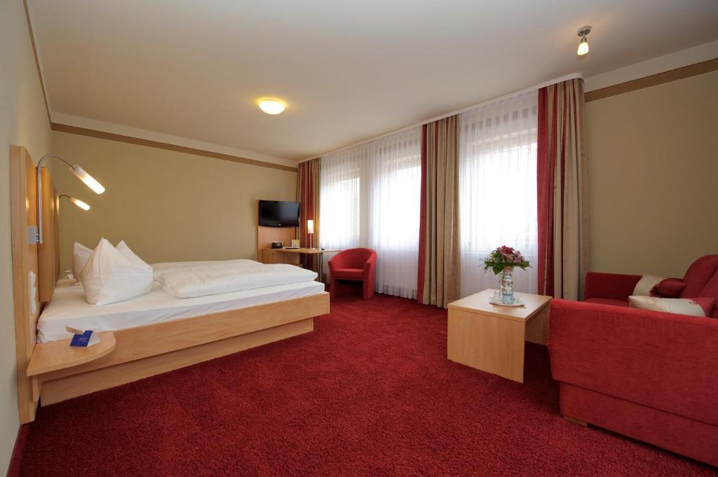 Postel nebo postele na pokoji v ubytování Land-gut-Hotel Hotel Adlerbräu