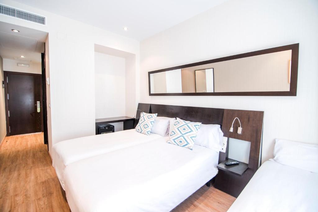 Petit Palace Plaza de la Reina, Valencia – Prețuri ...