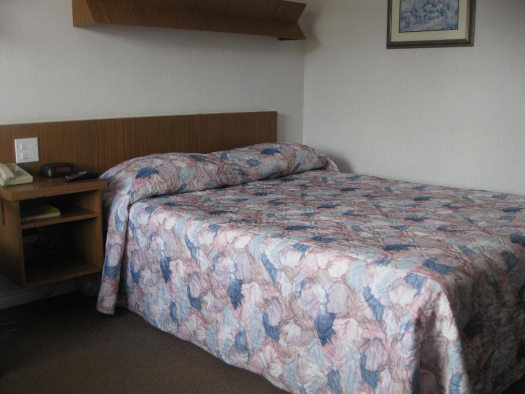 Postel nebo postele na pokoji v ubytování Daigle's Motel