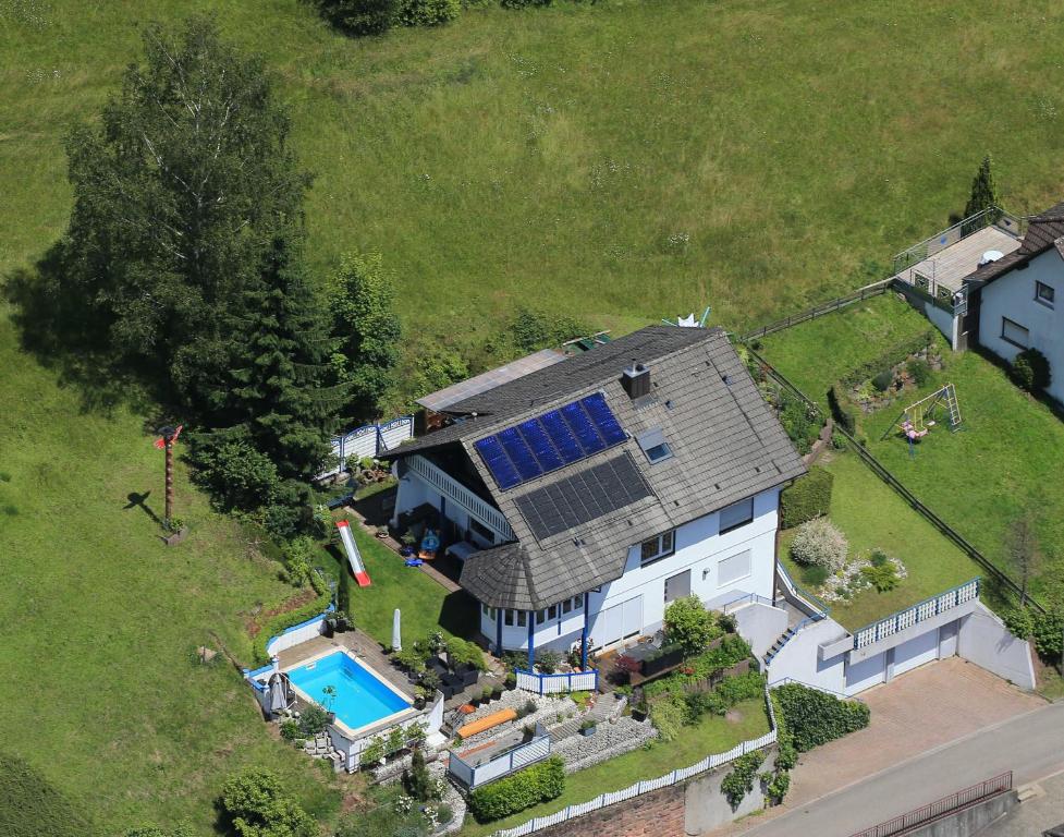 SchuttertalにあるPanoramaferienwohnung Monika mit Poolの大家の空中風景
