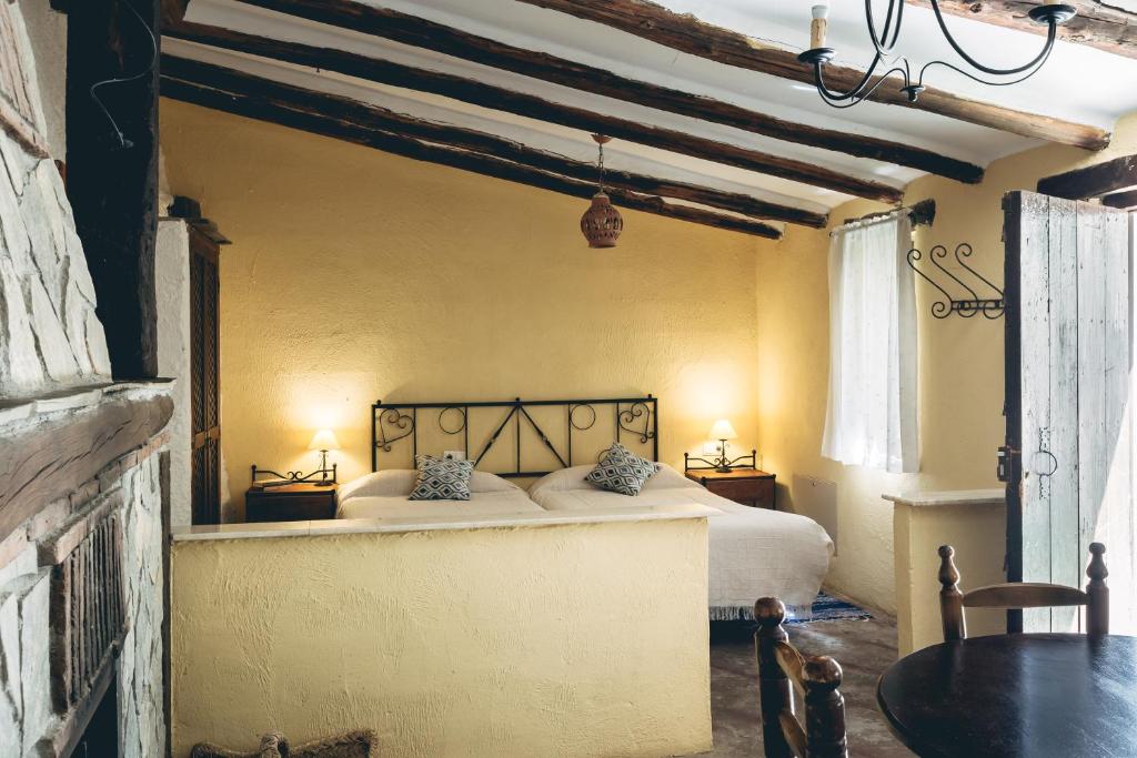 Postel nebo postele na pokoji v ubytování Casas Cueva Tio Tobas Guadix