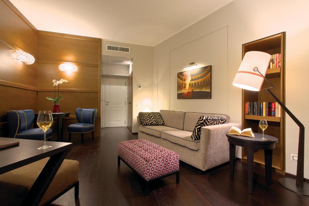 Area soggiorno di Stendhal Luxury Suites