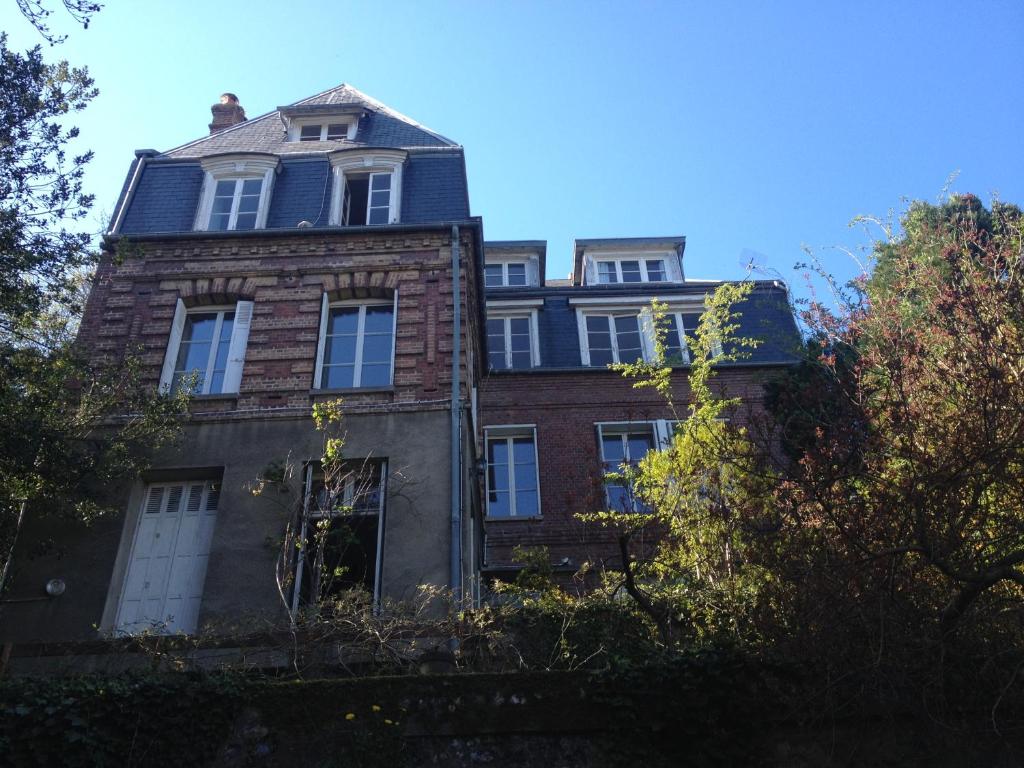 a large brick house with a gambrel roof at TOPFLOOR Les Terrasses in Dieppe