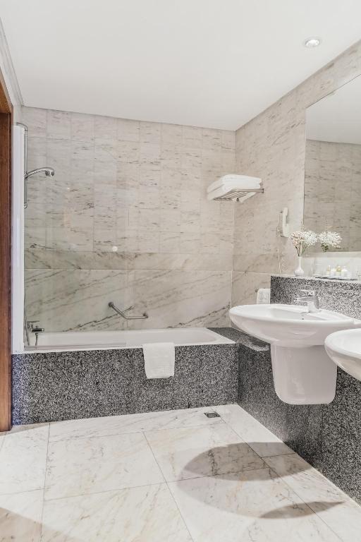 A bathroom at Parador de Baiona
