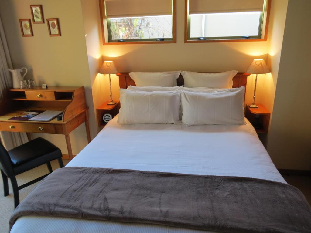 Postel nebo postele na pokoji v ubytování Te Wanaka Lodge