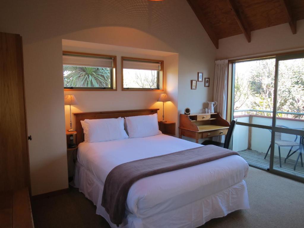 Postel nebo postele na pokoji v ubytování Te Wanaka Lodge