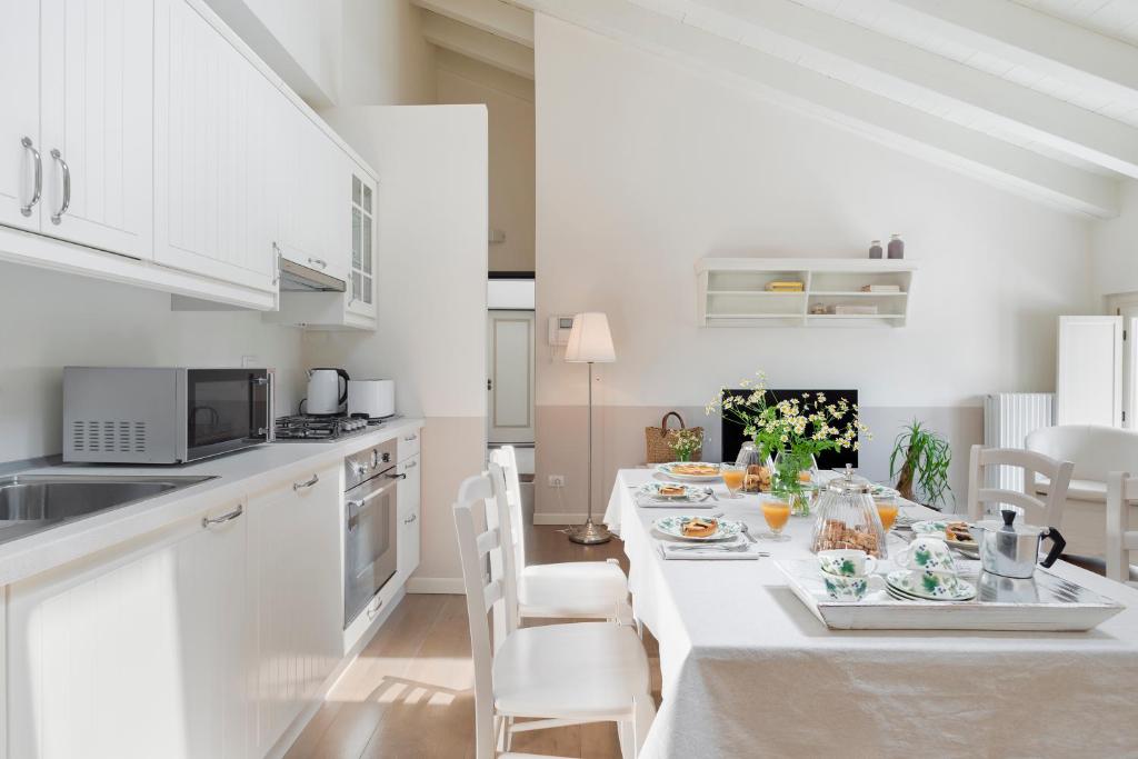 A kitchen or kitchenette at Appartamenti Palazzo Scolari