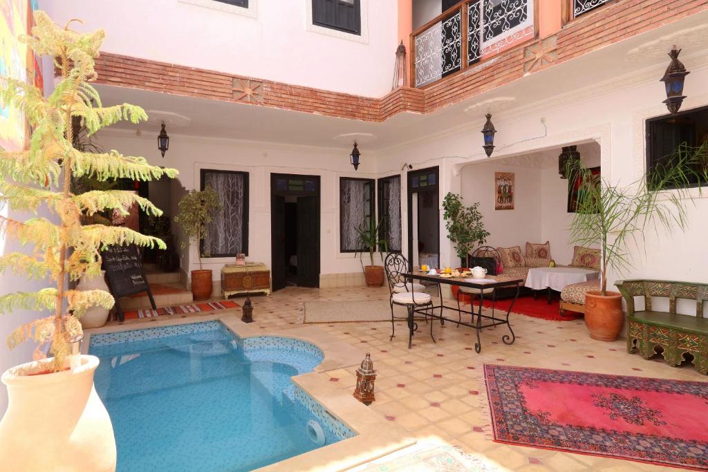 Bazén v ubytování Riad Ibiza Star nebo v jeho okolí