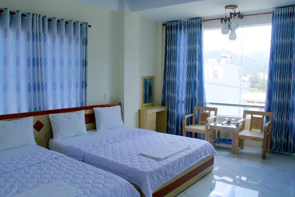 Giường trong phòng chung tại Yen Vy 32 Hotel