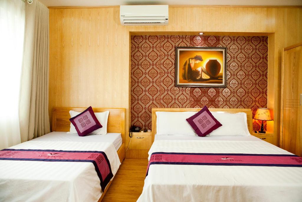 Postel nebo postele na pokoji v ubytování Venus Hotel Ha Noi
