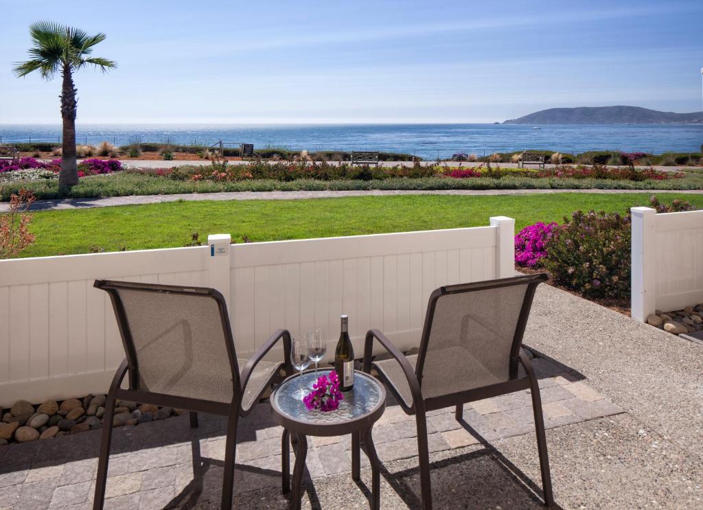 Spyglass Inn - King Room With Ocean View & Fireplace