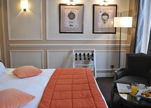 Hotel de L'Universite - 12