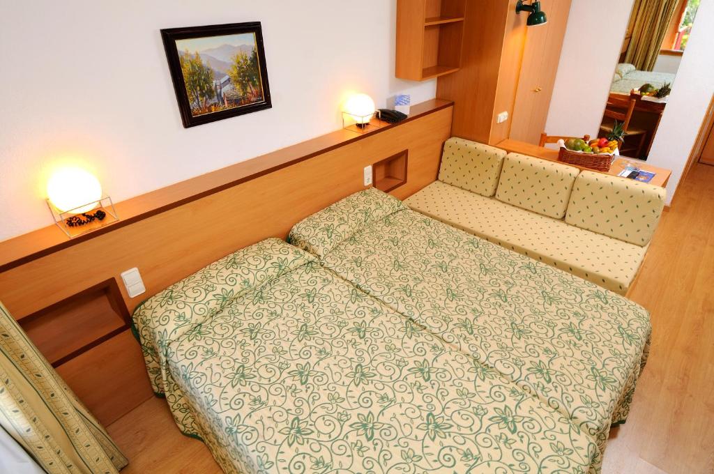 Postel nebo postele na pokoji v ubytování Evenia Monte Alba