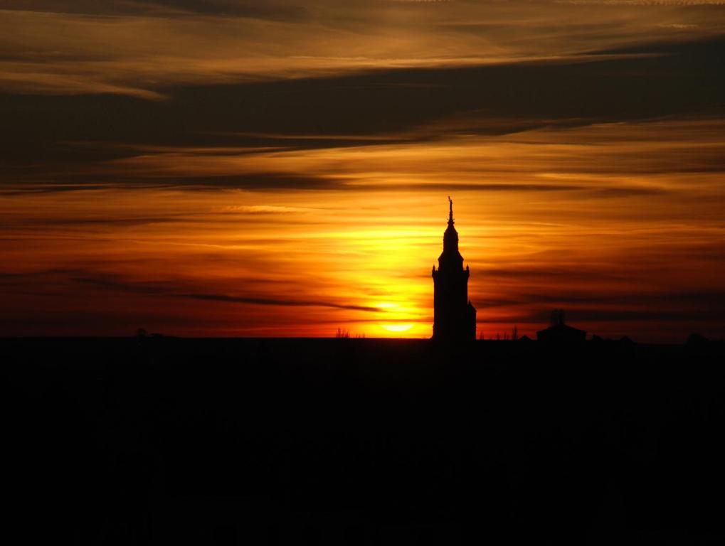 Východ nebo západ slunce při pohledu z bed and breakfast nebo okolí