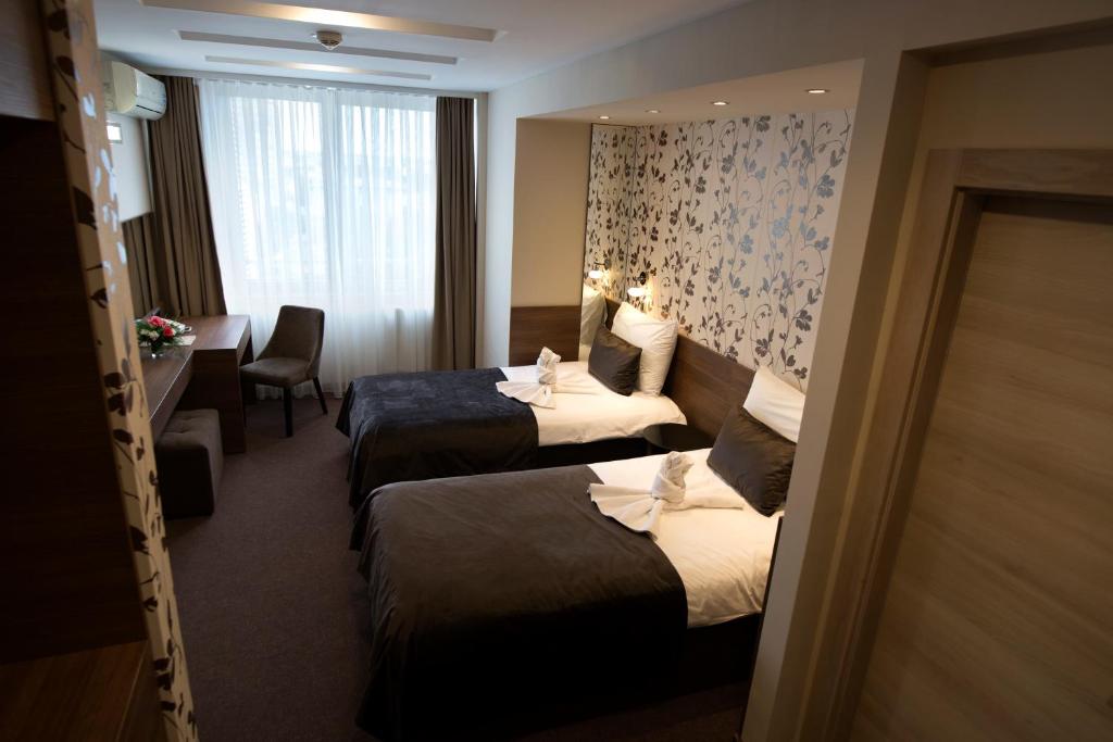 Postel nebo postele na pokoji v ubytování Hotel Kragujevac