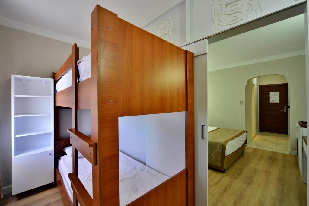 Postel nebo postele na pokoji v ubytování Linda Resort Hotel